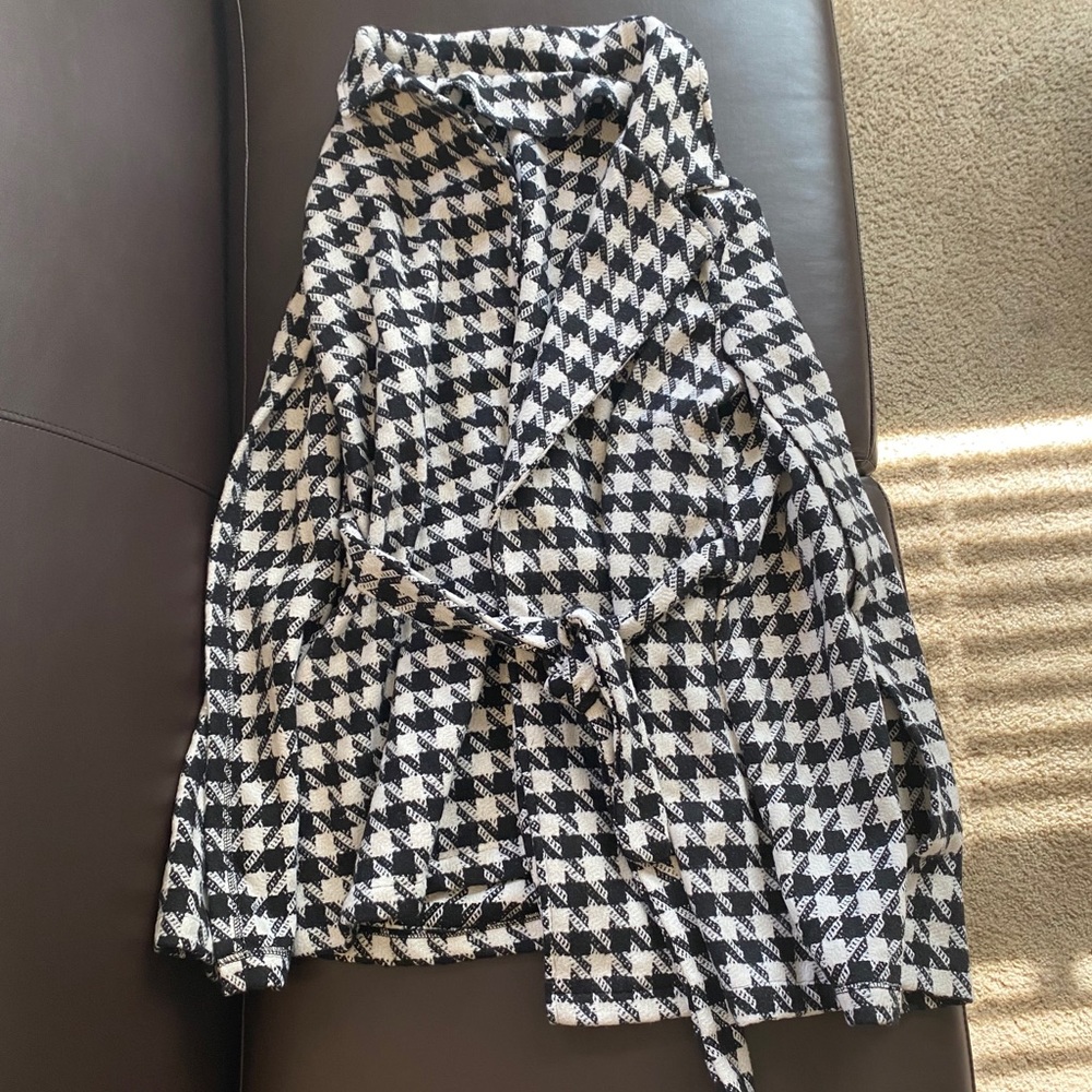 Houndstooth cape
